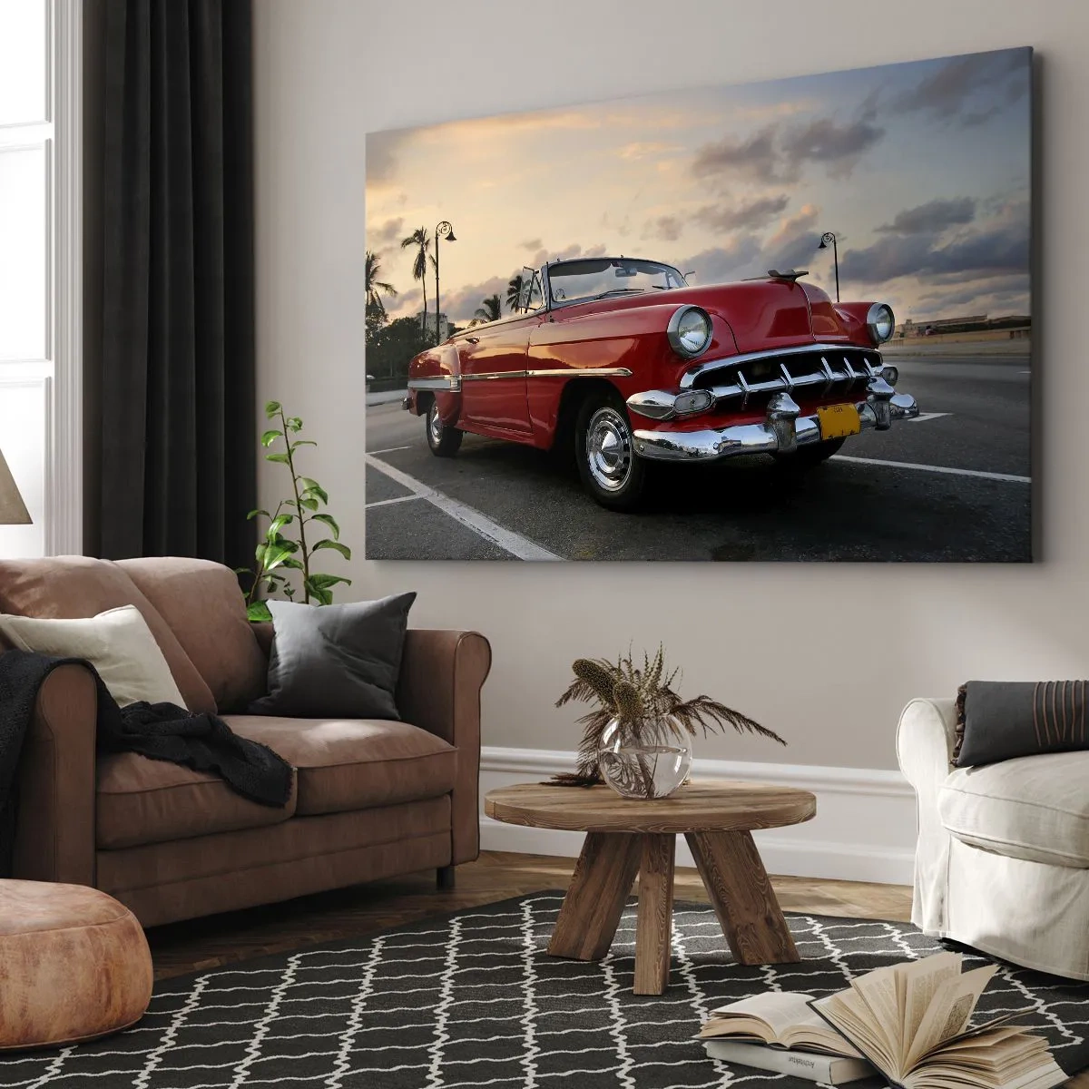 Quadro em tela - Um conversível clássico vermelho estacionado perto de palmeiras ao anoitecer. - 70x50cm - Calor vermelho dos trópicos - Decoração de parede moderna para a sala de estar e quarto ARTTOR