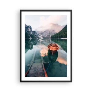 Pôster com moldura preta - Um barco de madeira em um lago calmo cercado por montanhas - 50x70cm - Sono tranquilo das montanhas - Decoração de parede moderna para a sala de estar e quarto ARTTOR