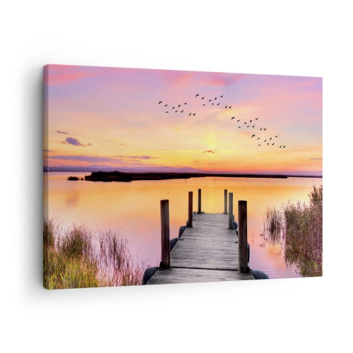 Quadro em tela - Um píer em um lago ao pôr do sol com pássaros no céu - 70x50cm - Silenciosa Alvorada Violeta  - Decoração de parede moderna para a sala de estar e quarto ARTTOR