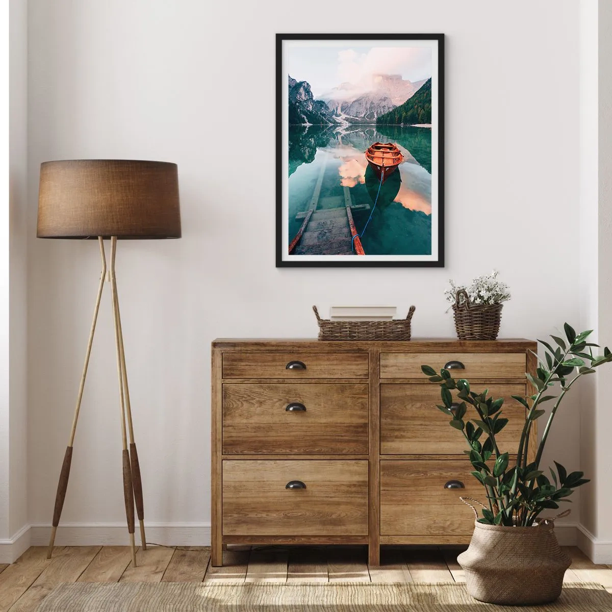 Pôster com moldura preta - Um barco de madeira em um lago calmo cercado por montanhas - 50x70cm - Sono tranquilo das montanhas - Decoração de parede moderna para a sala de estar e quarto ARTTOR