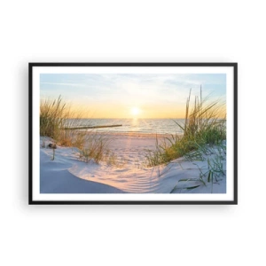Pôster com moldura preta - O som do mar, o canto dos pássaros, a praia selvagem entre a relva... - 91x61 cm