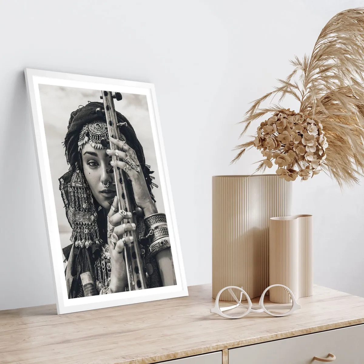 Pôster em moldura branca - A própria música oriental - 50x70 cm