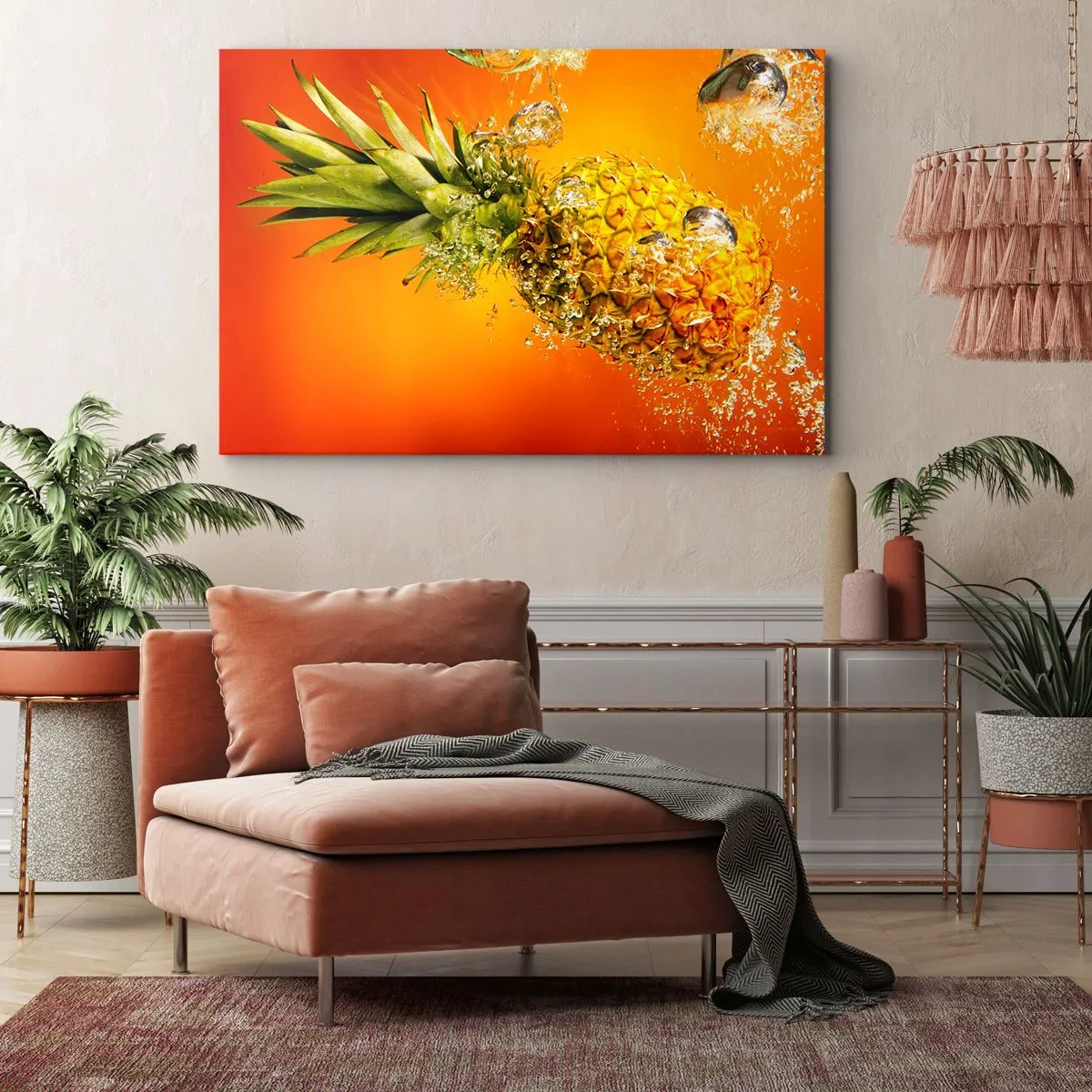 Quadro em tela - Um abacaxi submerso em água sobre um fundo gradiente laranja. - 70x50cm - Frescor suculento tropical - Decoração de parede moderna para a sala de estar e quarto ARTTOR