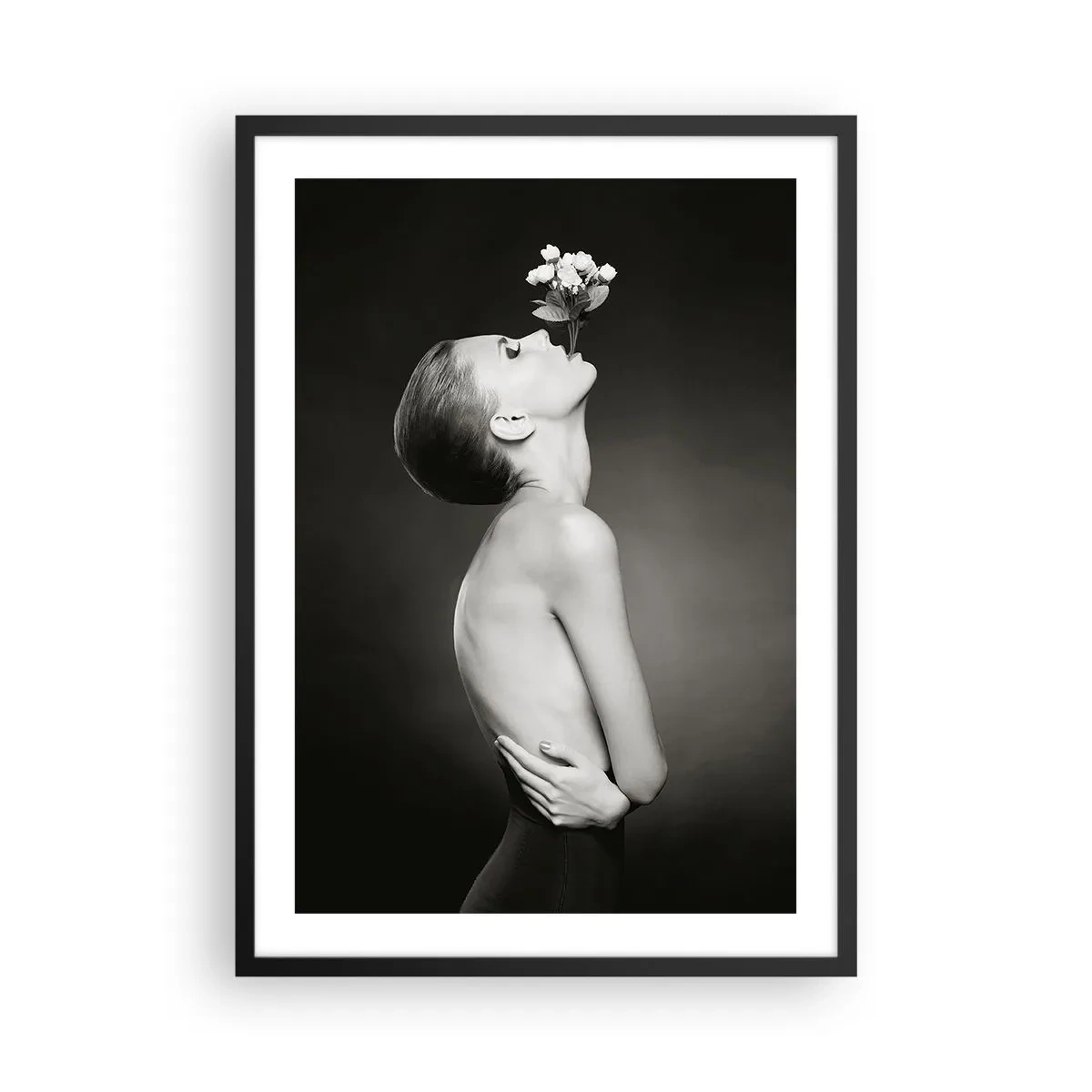 Pôster com moldura preta - Retrato em preto e branco de uma mulher com flores - 50x70cm - Elegância excêntrica - Decoração de parede moderna para a sala de estar e quarto ARTTOR