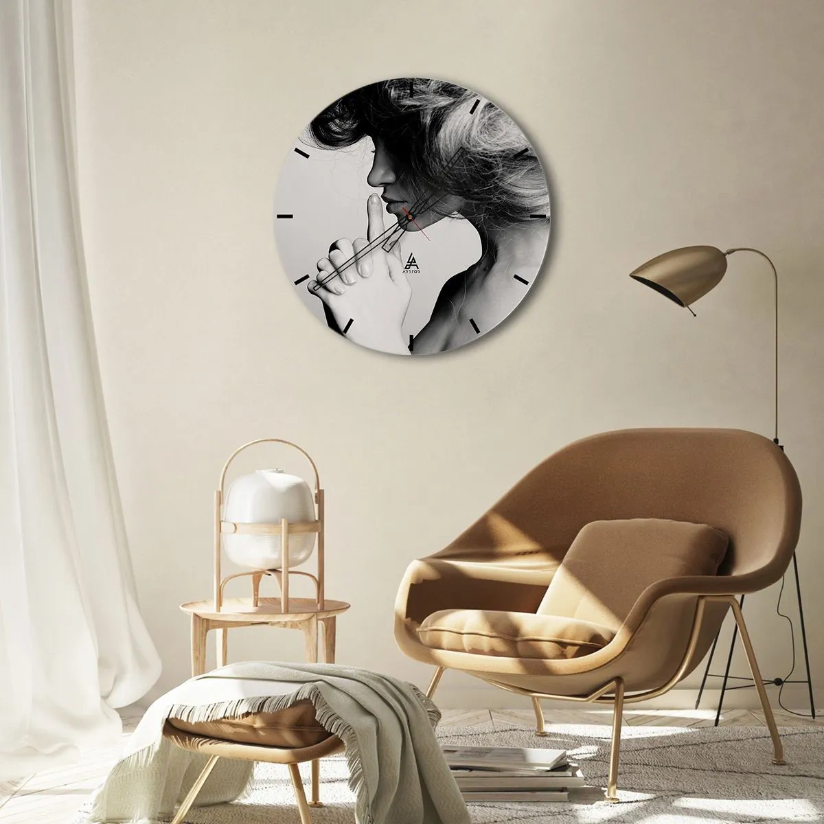 Relógio de parede - Relógio em vidro - Ouvindo-se a si própria - 30x30 cm