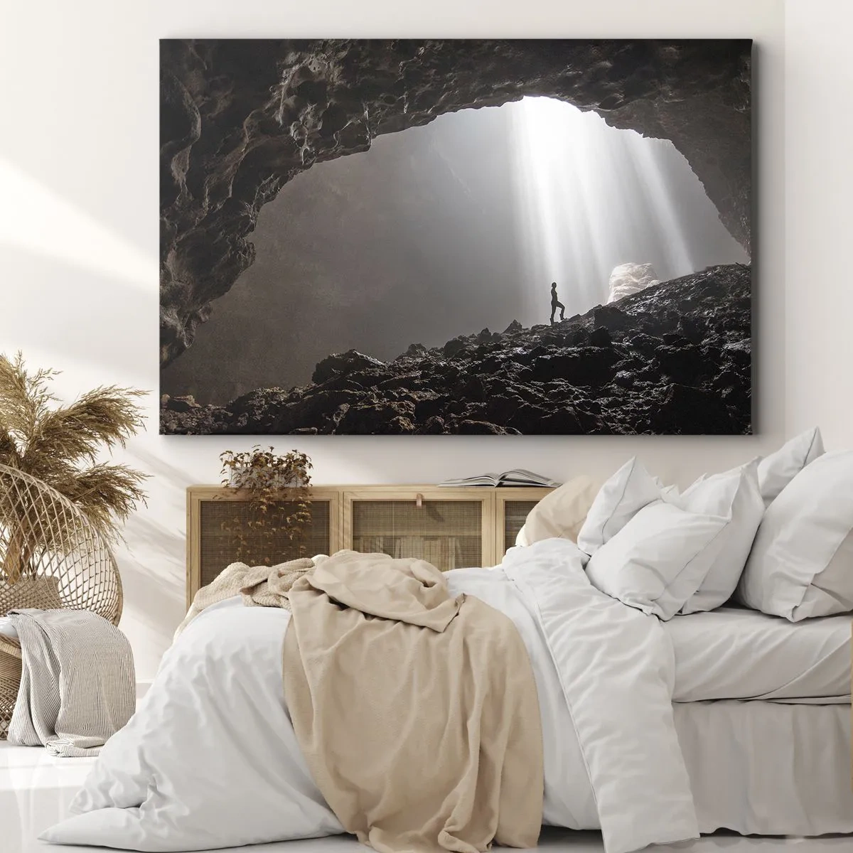 Quadro em tela - Uma figura em uma caverna iluminada por raios de luz - 70x50cm - Gruta luminosa - Decoração de parede moderna para a sala de estar e quarto ARTTOR