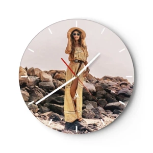 Relógio de parede - Relógio em vidro - Mulher estilosa em um vestido de verão contra um fundo de pedras - 30x30cm - A magia das pedras - Decoração de parede moderna para a sala de estar, cozinha e quarto ARTTOR