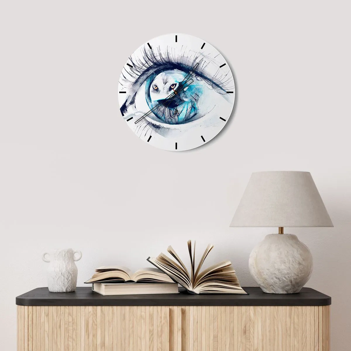 Relógio de parede - Relógio em vidro - Motivo artístico de olho de lobo em tons de azul e branco - 30x30cm - Cara a cara com o selvagem - Decoração de parede moderna para a sala de estar, cozinha e quarto ARTTOR