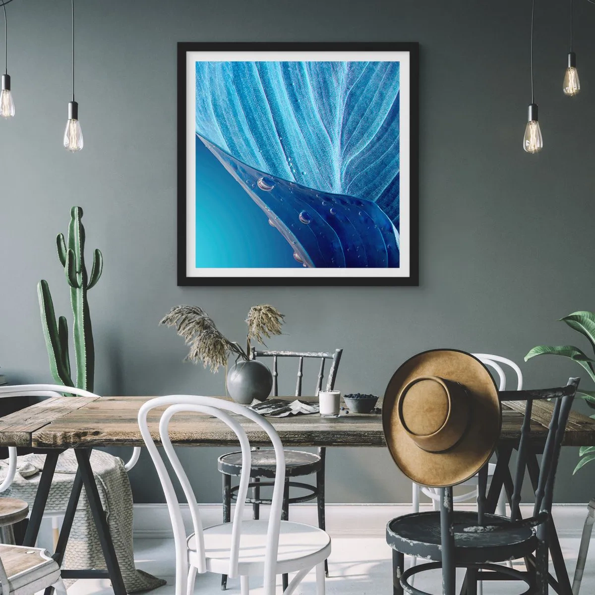 Pôster com moldura preta - Gotas escondidas no azul - 60x60 cm