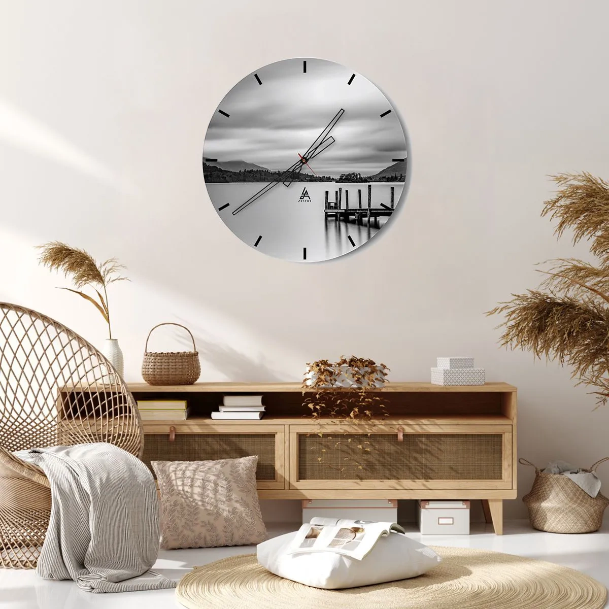 Relógio de parede - Relógio em vidro - Paisagem em preto e branco com um lago e um píer de madeira - 30x30cm - Gentileza e força - Decoração de parede moderna para a sala de estar, cozinha e quarto ARTTOR