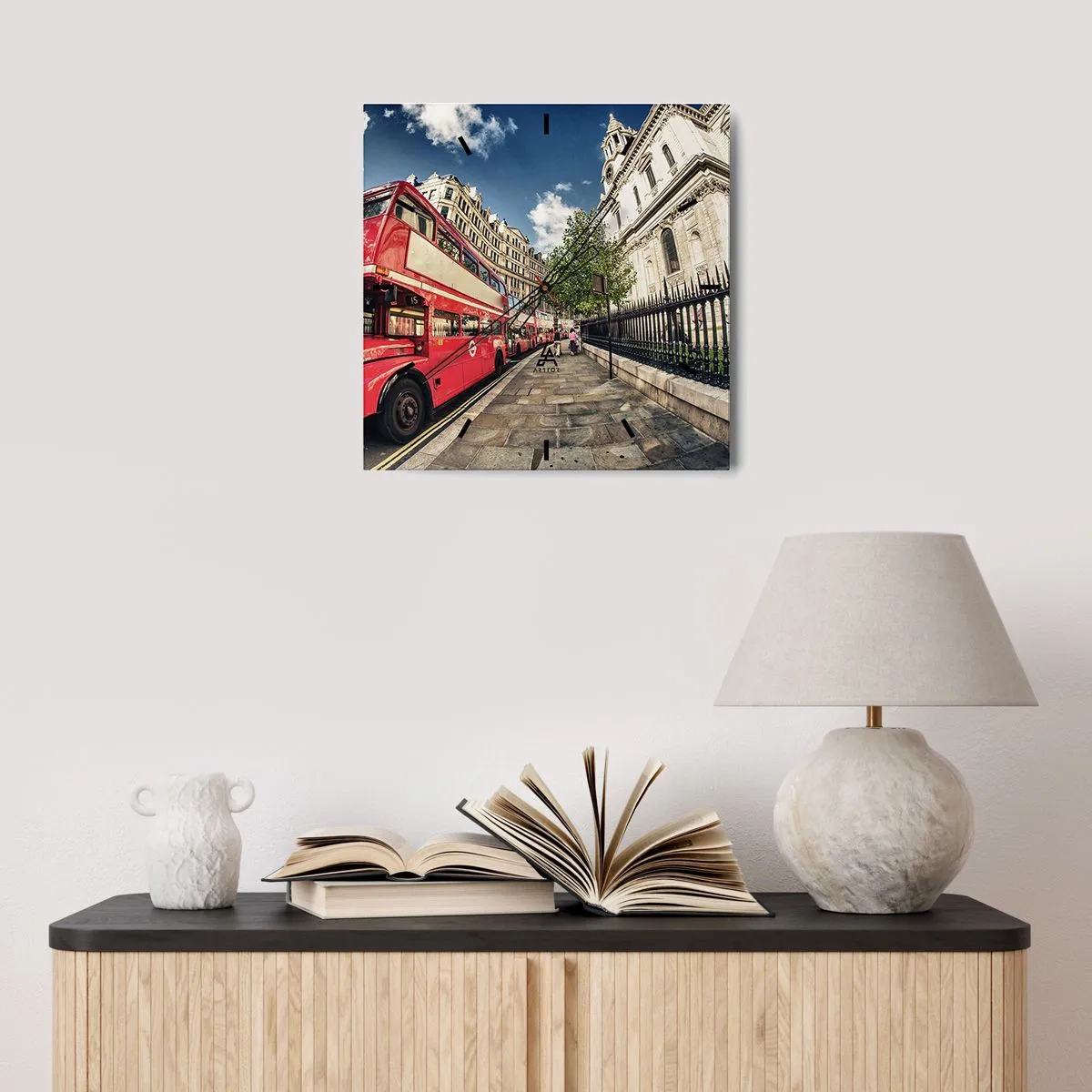 Relógio de parede - Relógio em vidro - Rua de Londres em cinza e vermelho - 30x30 cm