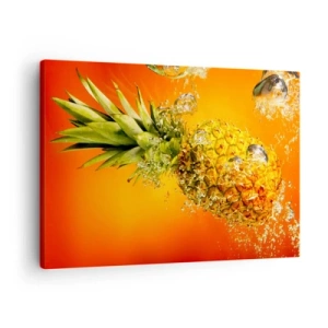 Quadro em tela - Um abacaxi submerso em água sobre um fundo gradiente laranja. - 70x50cm - Frescor suculento tropical - Decoração de parede moderna para a sala de estar e quarto ARTTOR