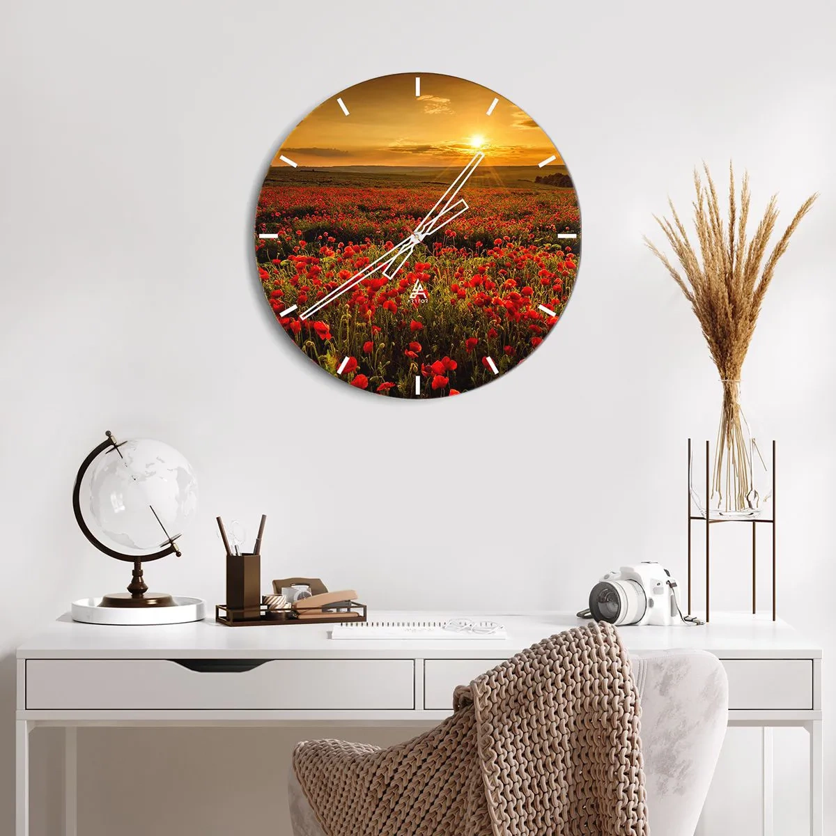 Relógio de parede - Relógio em vidro - Um campo de papoulas vermelhas ao pôr do sol - 30x30cm - Entre o farfalhar da onda de prados, entre o dilúvio das flores - Decoração de parede moderna para a sala de estar, cozinha e quarto ARTTOR