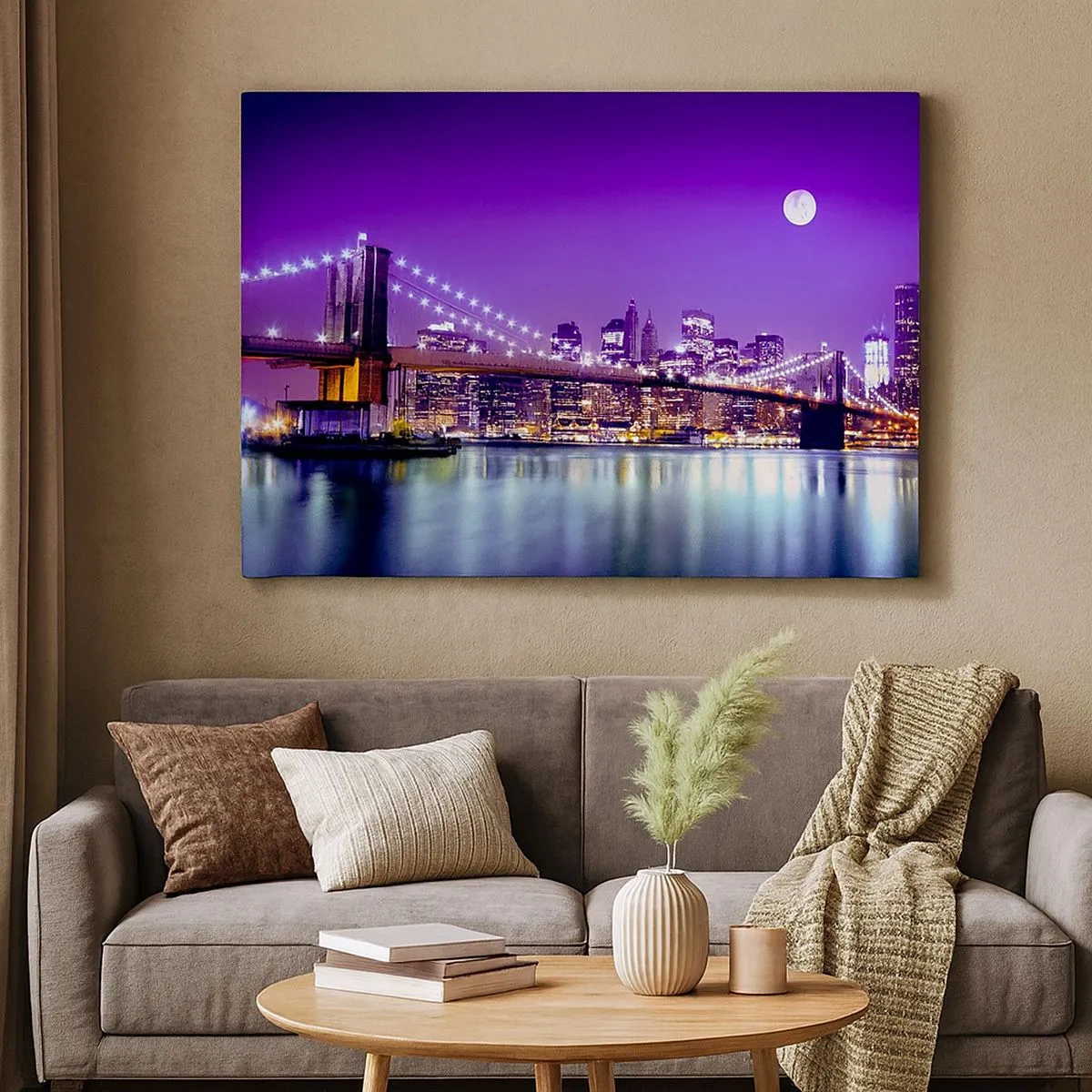Quadro em tela - Ponte do Brooklyn à noite com a cidade iluminada e lua cheia - 70x50cm - Luzes de uma grande cidade em roxo - Decoração de parede moderna para a sala de estar e quarto ARTTOR