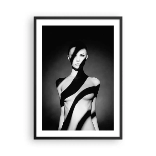 Pôster com moldura preta - Mulher em sombras gráficas em preto e branco - 50x70cm - No brilho e na sombra - Decoração de parede moderna para a sala de estar e quarto ARTTOR