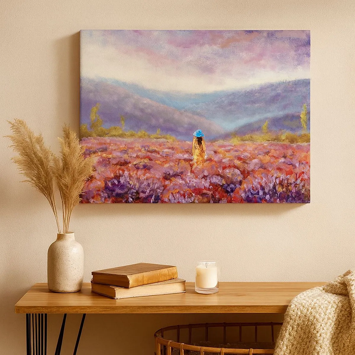 Quadro em tela - Uma mulher usando um chapéu caminhando por um campo de lavanda. - 70x50cm - No mundo da lavanda - Decoração de parede moderna para a sala de estar e quarto ARTTOR