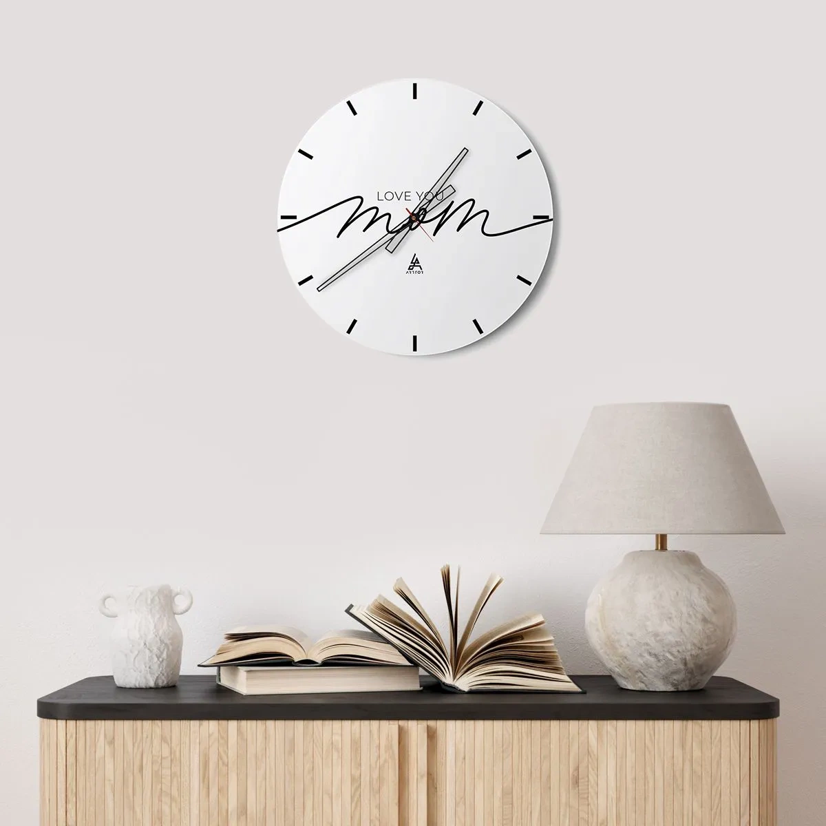 Relógio de parede - Relógio em vidro - A inscrição Love You Mom em um fundo branco em um estilo elegante - 30x30cm - Uma grande emoção - Decoração de parede moderna para a sala de estar, cozinha e quarto ARTTOR