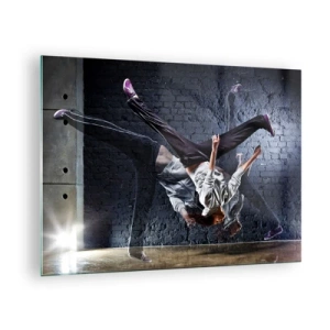 Quadro em vidro - Dança dinâmica tendo como pano de fundo uma parede industrial - 70x50cm - A estrela da rua - Decoração de parede moderna para a sala de estar e quarto ARTTOR