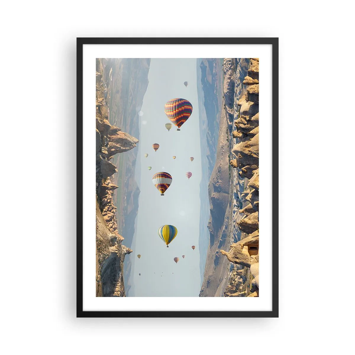 Pôster com moldura preta - Balões de ar quente flutuando sobre terrenos rochosos - 50x70cm - Tudo é possível aqui - Decoração de parede moderna para a sala de estar e quarto ARTTOR