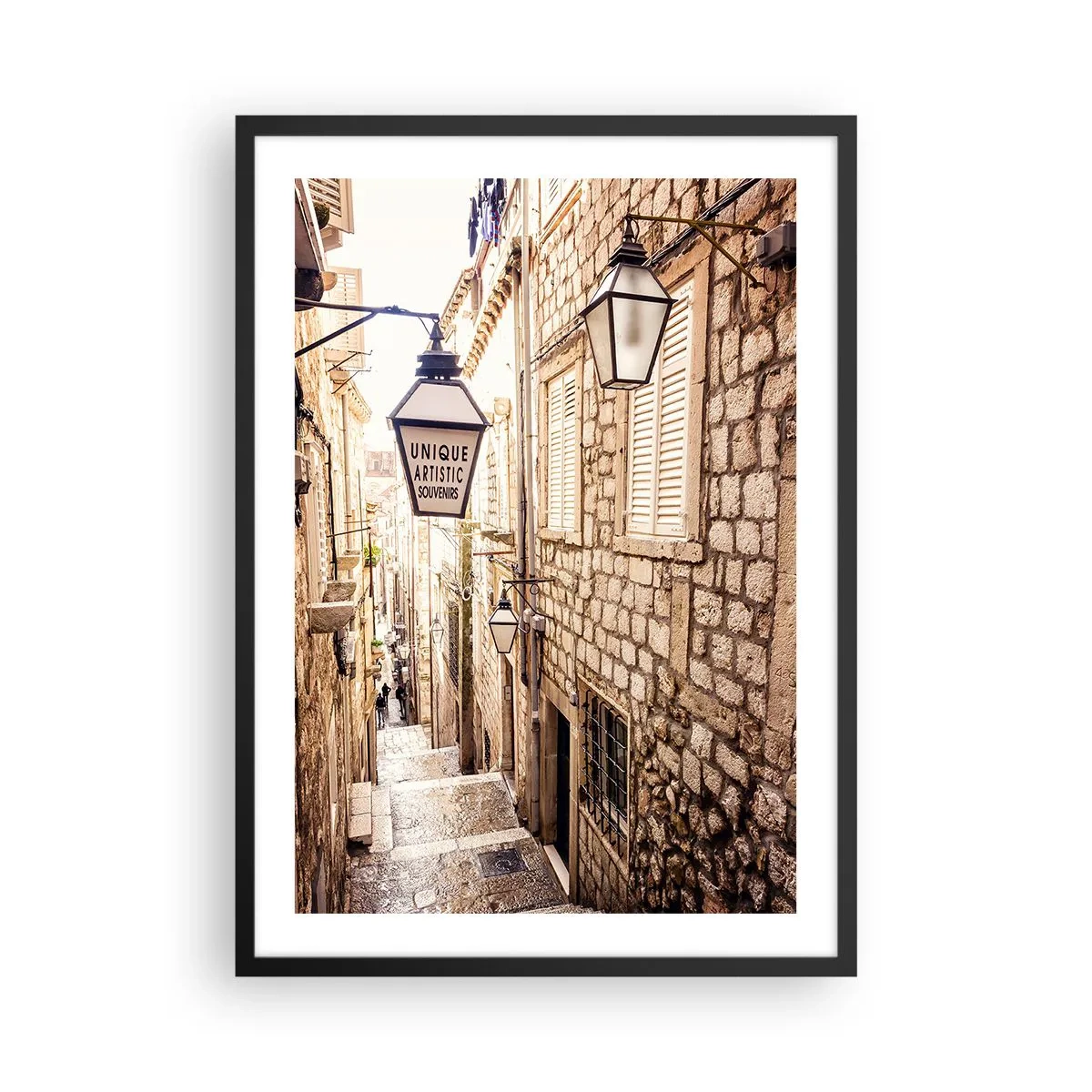 Pôster com moldura preta - Uma charmosa rua de pedra com lanternas e escadas - 50x70cm - Um beco encantador - Decoração de parede moderna para a sala de estar e quarto ARTTOR