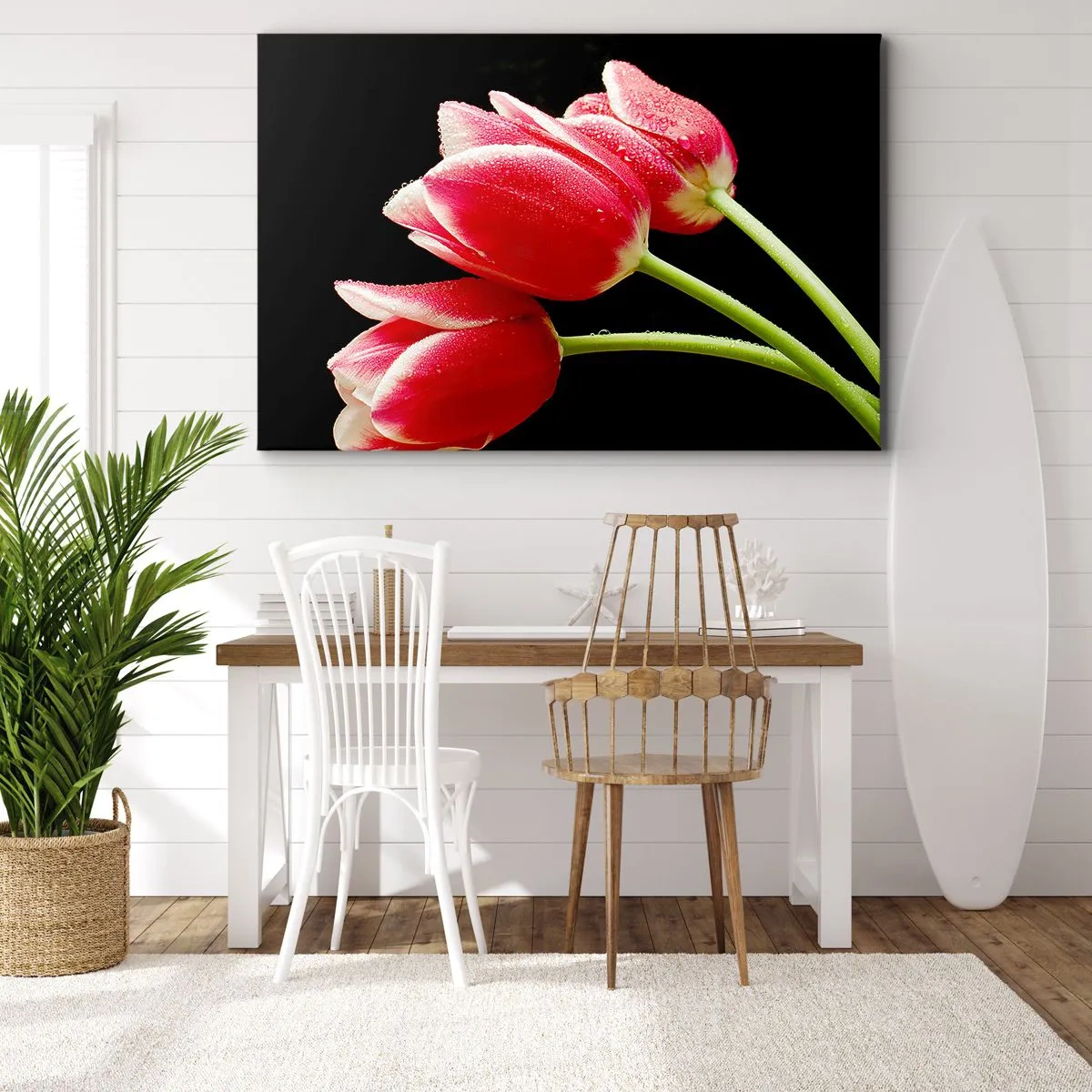 Quadro em tela - Tulipas vermelhas com gotas de orvalho em um fundo preto - 70x50cm - A promessa do amor puro - Decoração de parede moderna para a sala de estar e quarto ARTTOR
