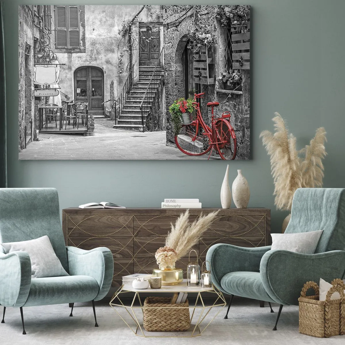 Quadro em tela - Uma bicicleta vermelha em uma rua preta e branca - 70x50cm - Beco da Toscana - Decoração de parede moderna para a sala de estar e quarto ARTTOR
