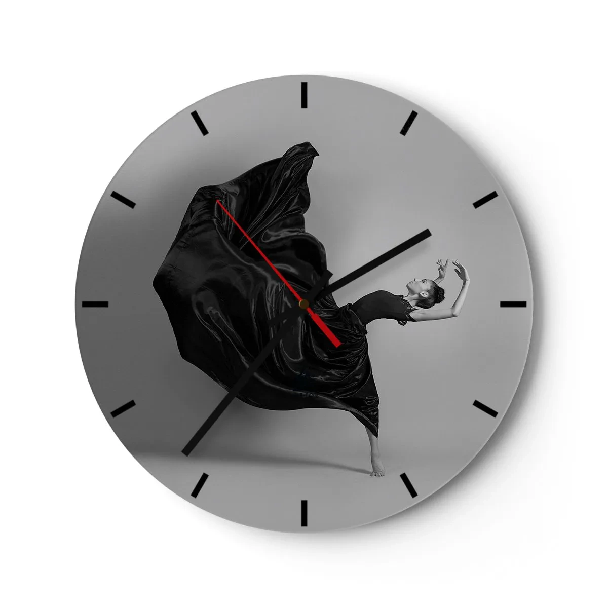 Relógio de parede - Relógio em vidro - Uma dançarina em pose dinâmica em um vestido preto - 30x30cm - Com as asas da música - Decoração de parede moderna para a sala de estar, cozinha e quarto ARTTOR