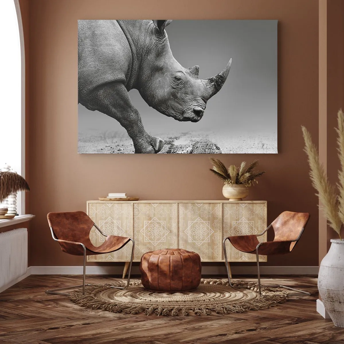 Quadro em tela - Retrato de um rinoceronte tendo como pano de fundo um deserto cinzento - 70x50cm - Força imparável - Decoração de parede moderna para a sala de estar e quarto ARTTOR