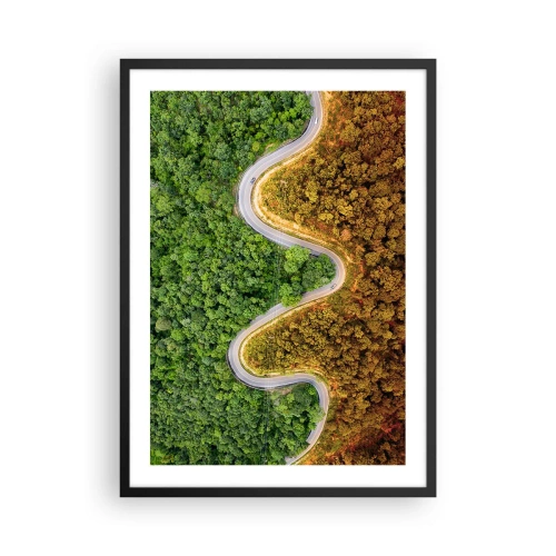 Pôster com moldura preta - Uma estrada serpenteando por uma floresta dividida em partes verdes e outonais - 50x70cm - Fronteiras e descobertas - Decoração de parede moderna para a sala de estar e quarto ARTTOR