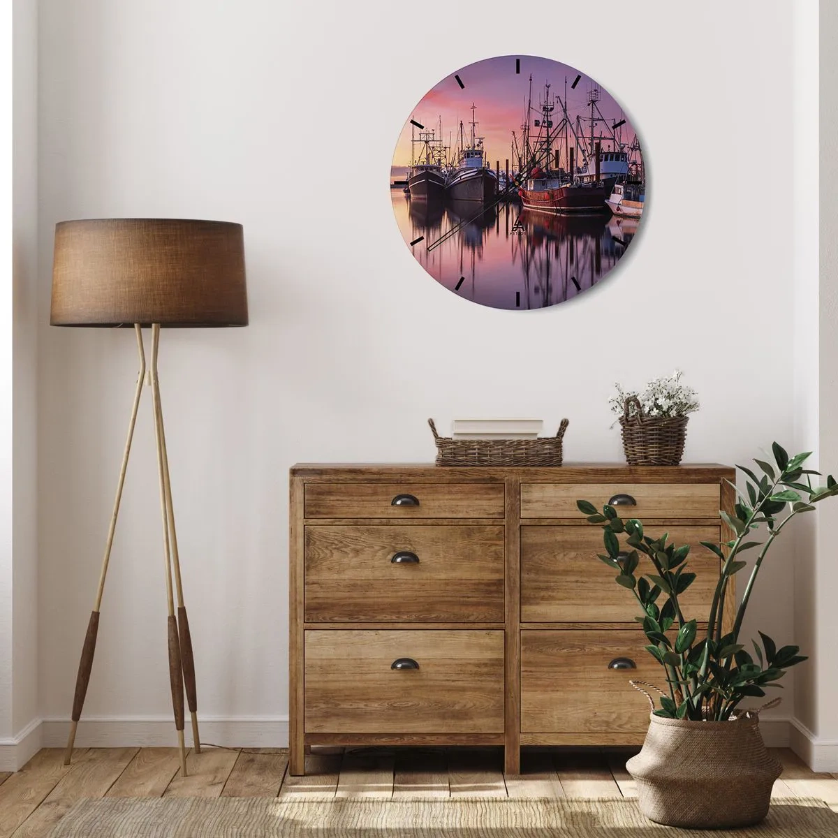 Relógio de parede - Relógio em vidro - Barcos de pesca atracados no porto ao pôr do sol - 30x30cm - Antes do dia seguinte - Decoração de parede moderna para a sala de estar, cozinha e quarto ARTTOR