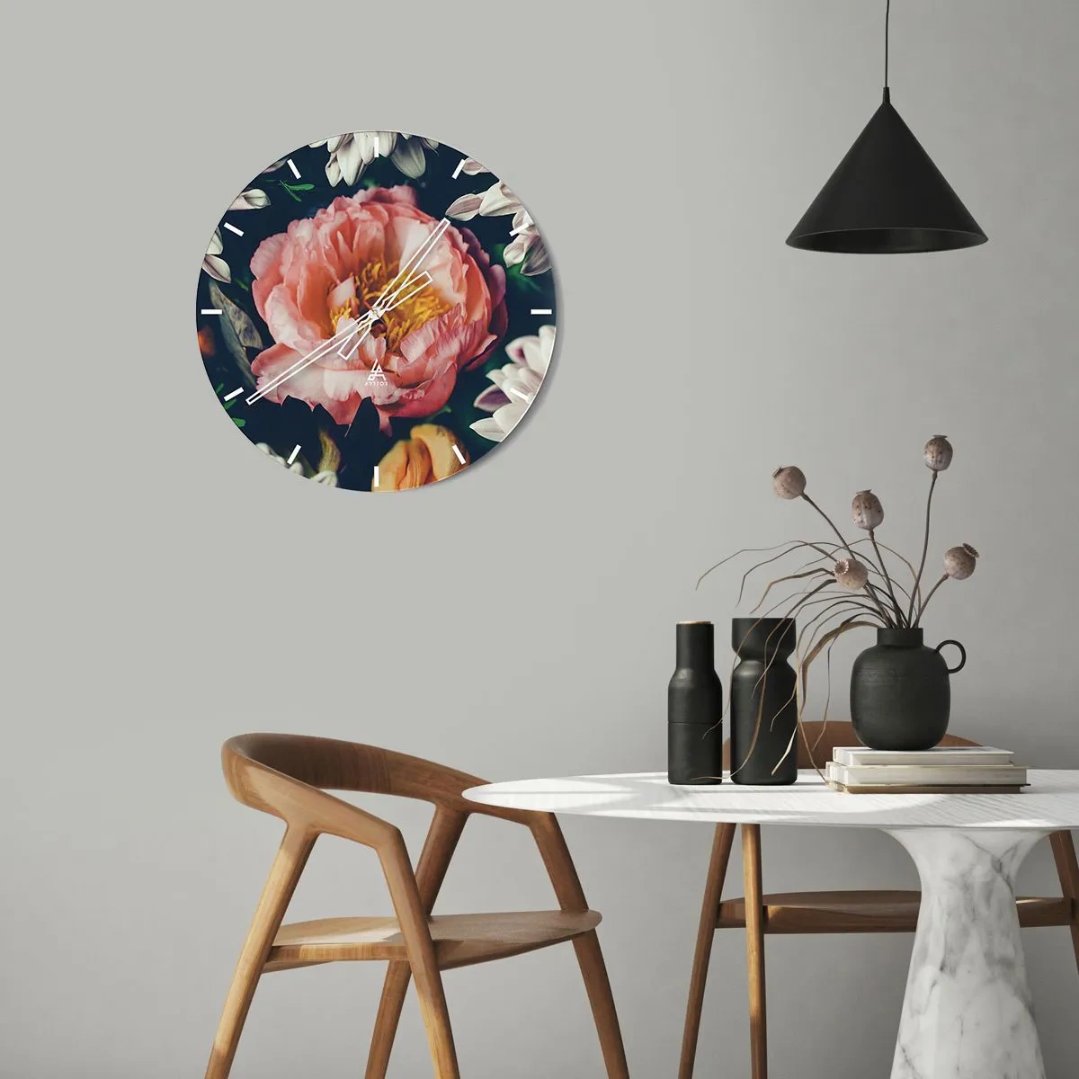 Relógio de parede - Relógio em vidro - Close-up de uma flor de peônia rosa cercada por outras flores - 30x30cm - Com o esplendor barroco - Decoração de parede moderna para a sala de estar, cozinha e quarto ARTTOR