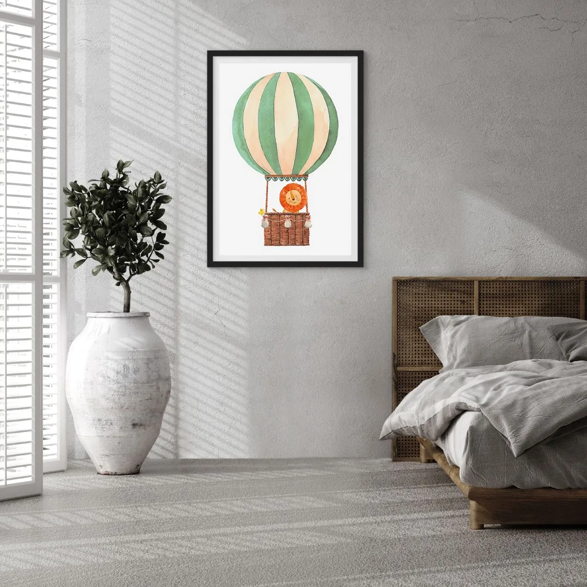 Pôster com moldura preta - Uma linda ilustração em aquarela de um leão viajando em um balão de ar quente sobre um fundo branco. - 50x70cm - As viagens de Leon - Decoração de parede moderna para a sala de estar e quarto ARTTOR