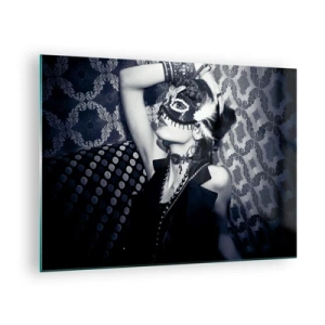 Quadro em vidro - Uma figura mascarada contra uma parede estampada em tons de preto e branco - 70x50cm - Decorações, ornamentos, desenhos... - Decoração de parede moderna para a sala de estar e quarto ARTTOR