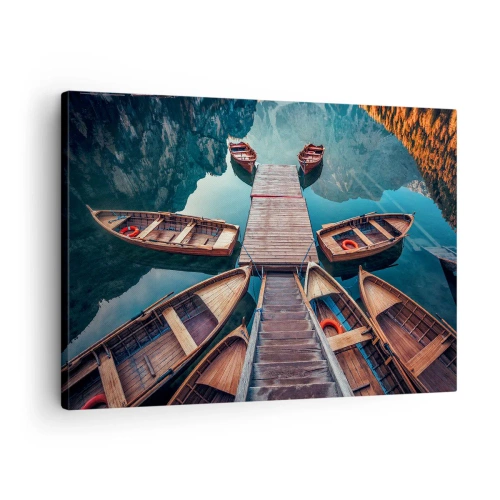 Quadro em tela - Barcos de madeira em um píer em um lago de montanha - 70x50cm - À espera na marina - Decoração de parede moderna para a sala de estar e quarto ARTTOR