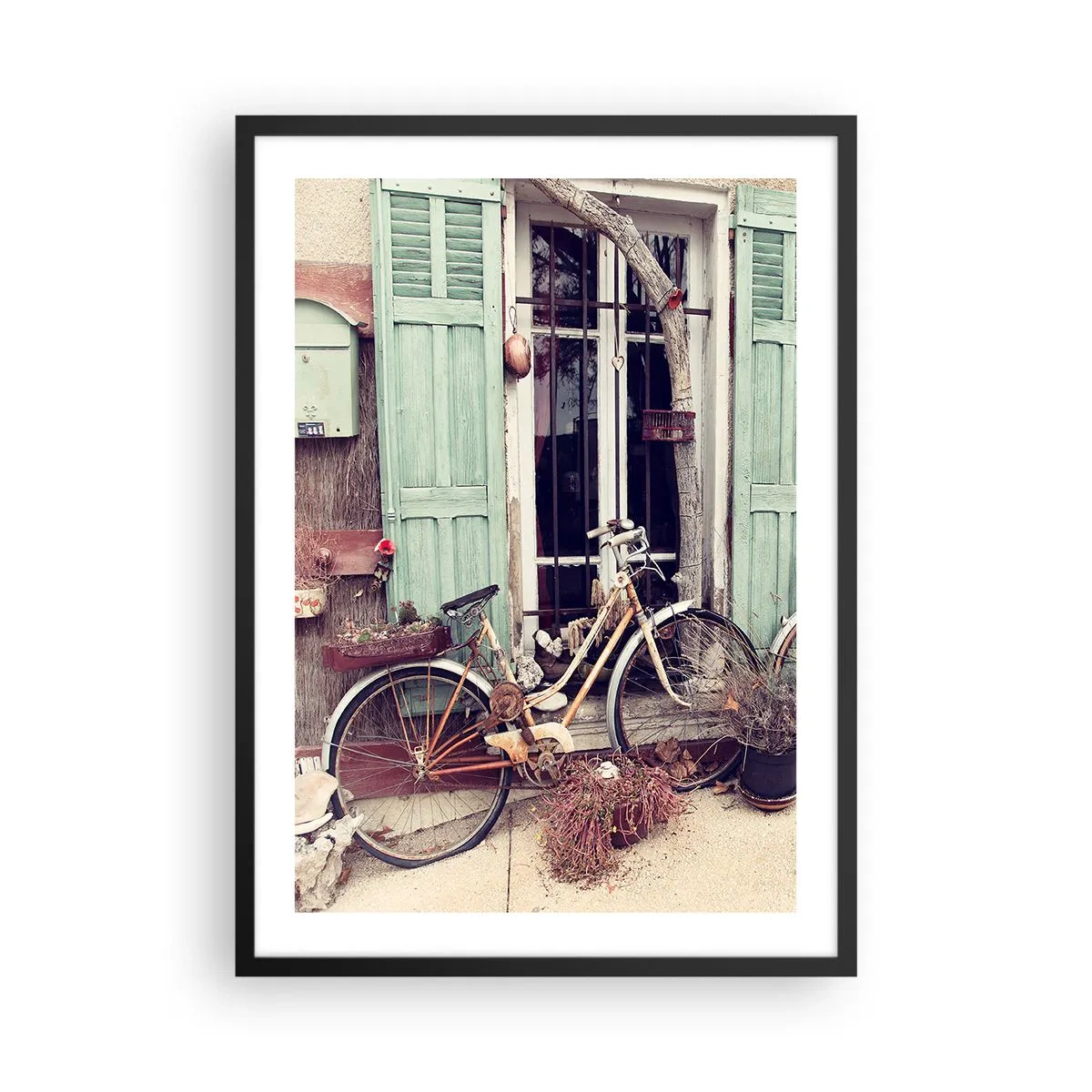 Pôster com moldura preta - Uma bicicleta velha em frente a persianas verdes de madeira - 50x70cm - Viva a província - Decoração de parede moderna para a sala de estar e quarto ARTTOR