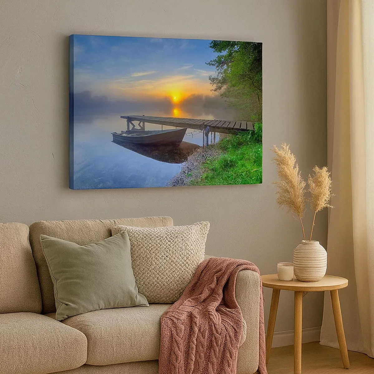 Quadro em tela - Um cais à beira do lago ao nascer do sol com um barco na costa - 70x50cm - Como o comum se transforma em mágico - Decoração de parede moderna para a sala de estar e quarto ARTTOR