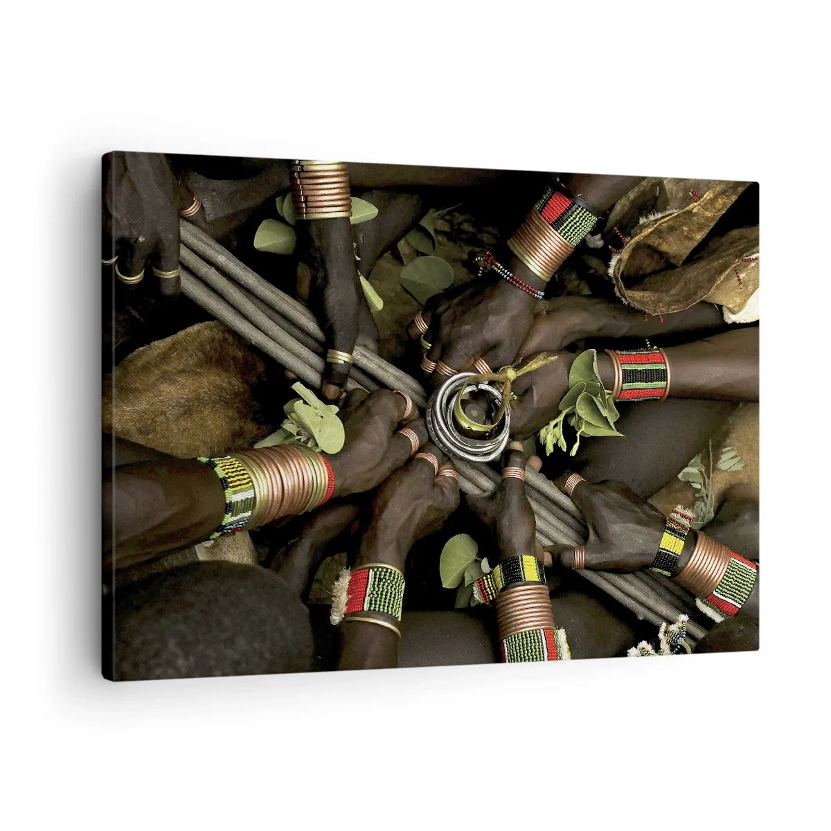 Quadro em tela - Pulseiras tradicionais em um grupo de mãos - 70x50cm - Estamos juntos - Decoração de parede moderna para a sala de estar e quarto ARTTOR