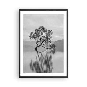 Pôster com moldura preta - Uma árvore solitária refletida na água calma - 50x70cm - Existe um país assim - Decoração de parede moderna para a sala de estar e quarto ARTTOR