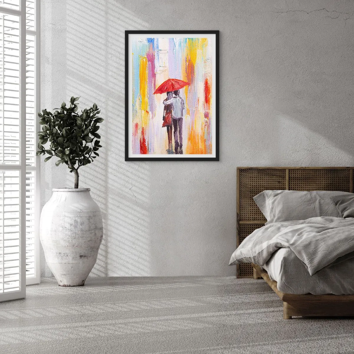 Pôster com moldura preta - Uma cena romântica com um casal sob um guarda-chuva vermelho com uma cidade ao fundo. - 50x70cm - Que continue a chover - Decoração de parede moderna para a sala de estar e quarto ARTTOR