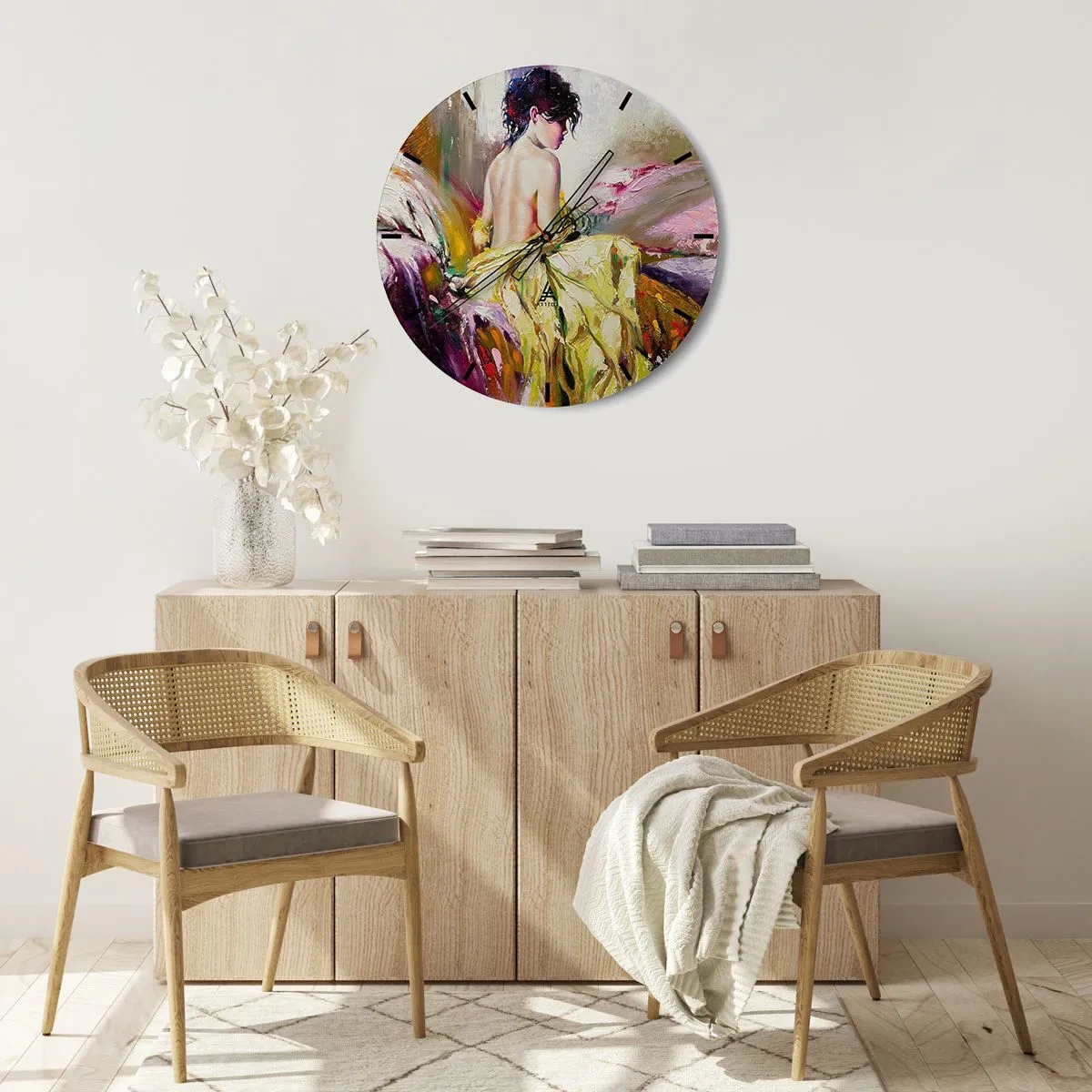 Relógio de parede - Relógio em vidro - Uma pintura de uma mulher com um vestido amarelo sobre um fundo pictórico cheio de cores. - 30x30cm - Entre a boca e a borda do copo - Decoração de parede moderna para a sala de estar, cozinha e quarto ARTTOR