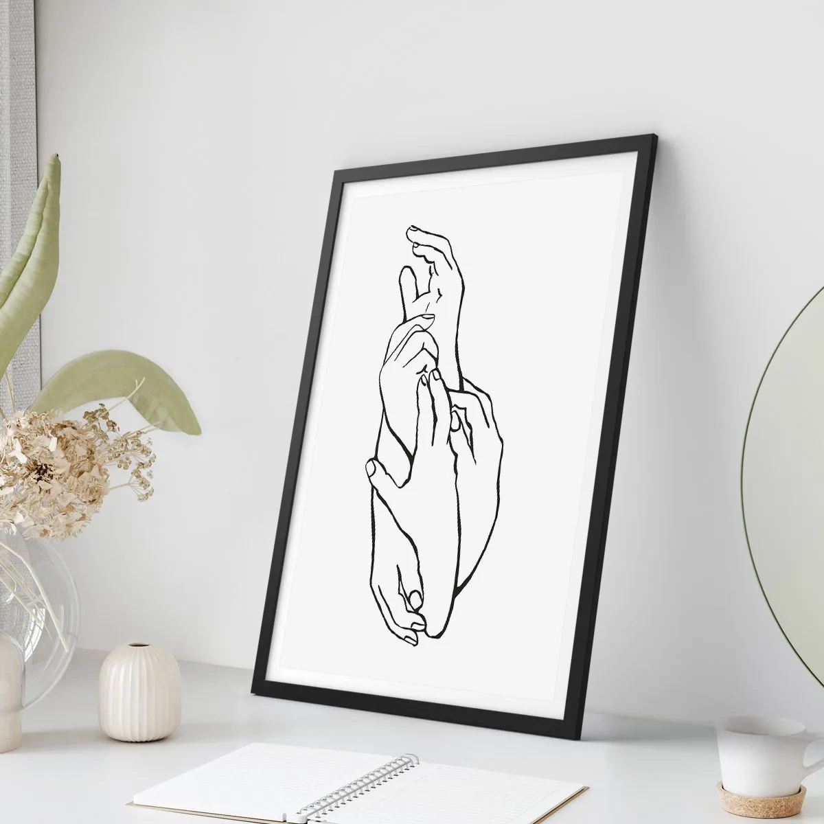 Pôster com moldura preta - Um esboço minimalista de mãos entrelaçadas em um fundo branco. - 50x70cm - Bom toque - Decoração de parede moderna para a sala de estar e quarto ARTTOR