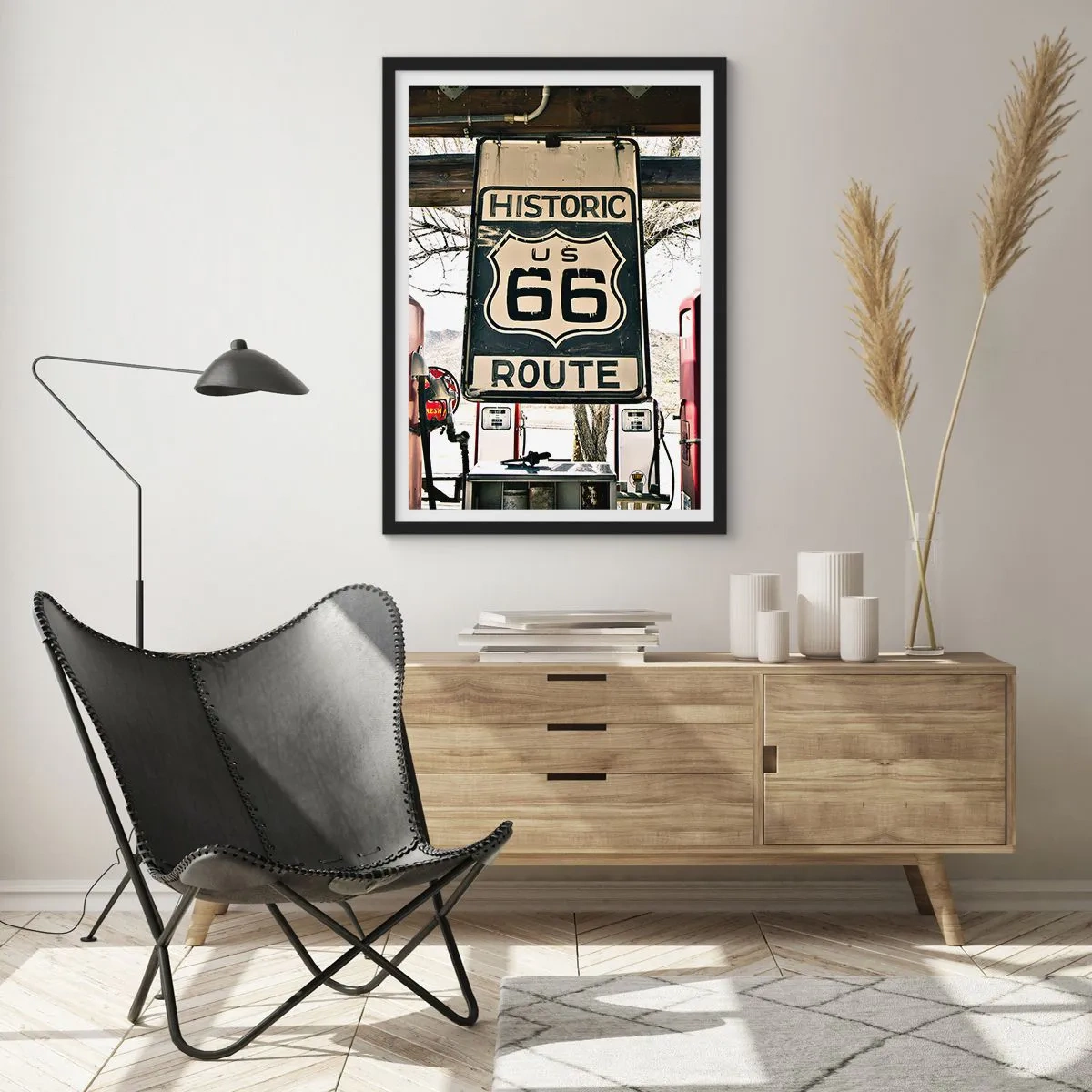 Pôster com moldura preta - Placa da Rota 66 em frente a um posto de gasolina - 50x70cm - Viagens retro americanas - Decoração de parede moderna para a sala de estar e quarto ARTTOR