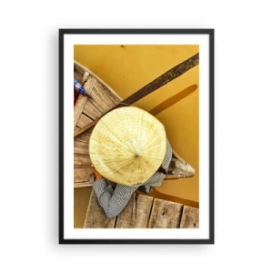 Pôster com moldura preta - Um chapéu tradicional tendo como pano de fundo um barco de madeira e água. - 50x70cm - A vida no rio amarelo - Decoração de parede moderna para a sala de estar e quarto ARTTOR