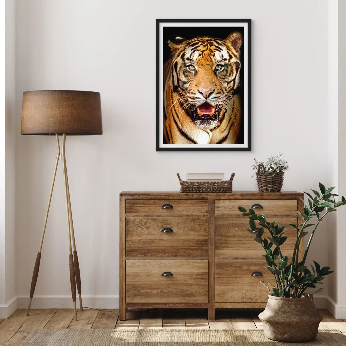 Pôster com moldura preta - Retrato de um tigre em um fundo preto - 50x70cm - Coração selvagem - Decoração de parede moderna para a sala de estar e quarto ARTTOR