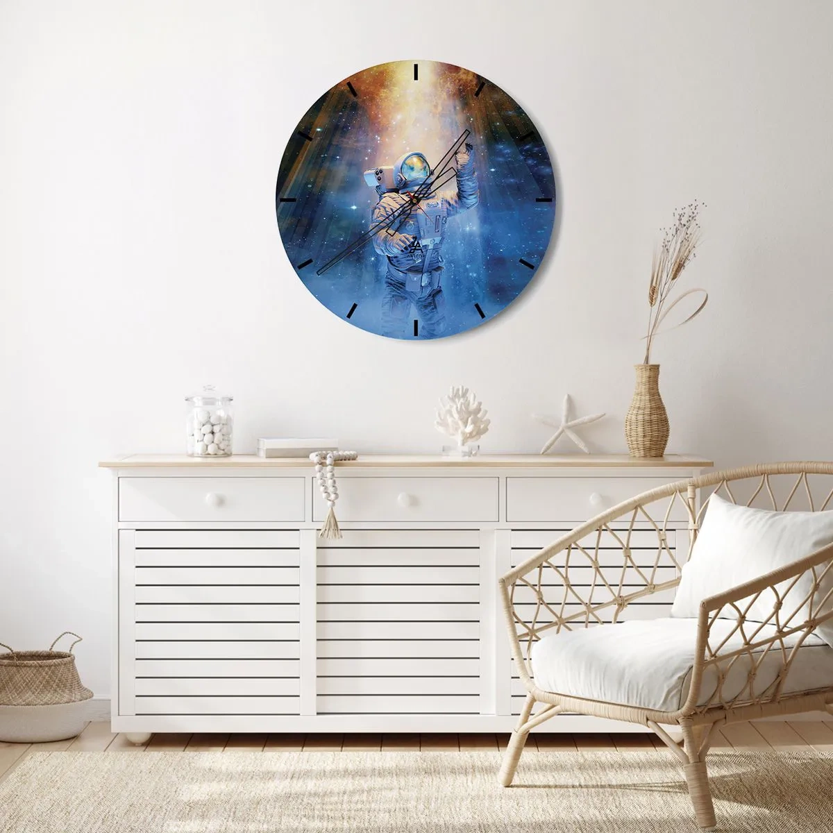 Relógio de parede - Relógio em vidro - Um astronauta vagando pelo espaço sob a luz das estrelas - 30x30cm - Finalmente chegamos - Decoração de parede moderna para a sala de estar, cozinha e quarto ARTTOR