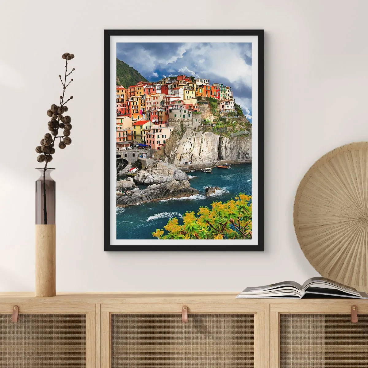 Pôster com moldura preta - Casas coloridas nas rochas à beira-mar em uma cidade pitoresca - 50x70cm - Um aglomerado nas rochas - Decoração de parede moderna para a sala de estar e quarto ARTTOR