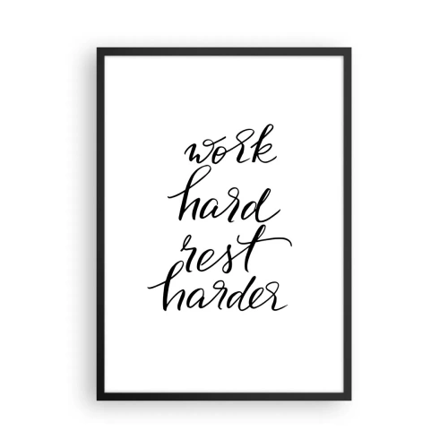 Pôster com moldura preta - Inscrição motivacional 'Trabalhe duro, descanse ainda mais' em um fundo branco - 50x70cm - Equilíbrio da vida - Decoração de parede moderna para a sala de estar e quarto ARTTOR