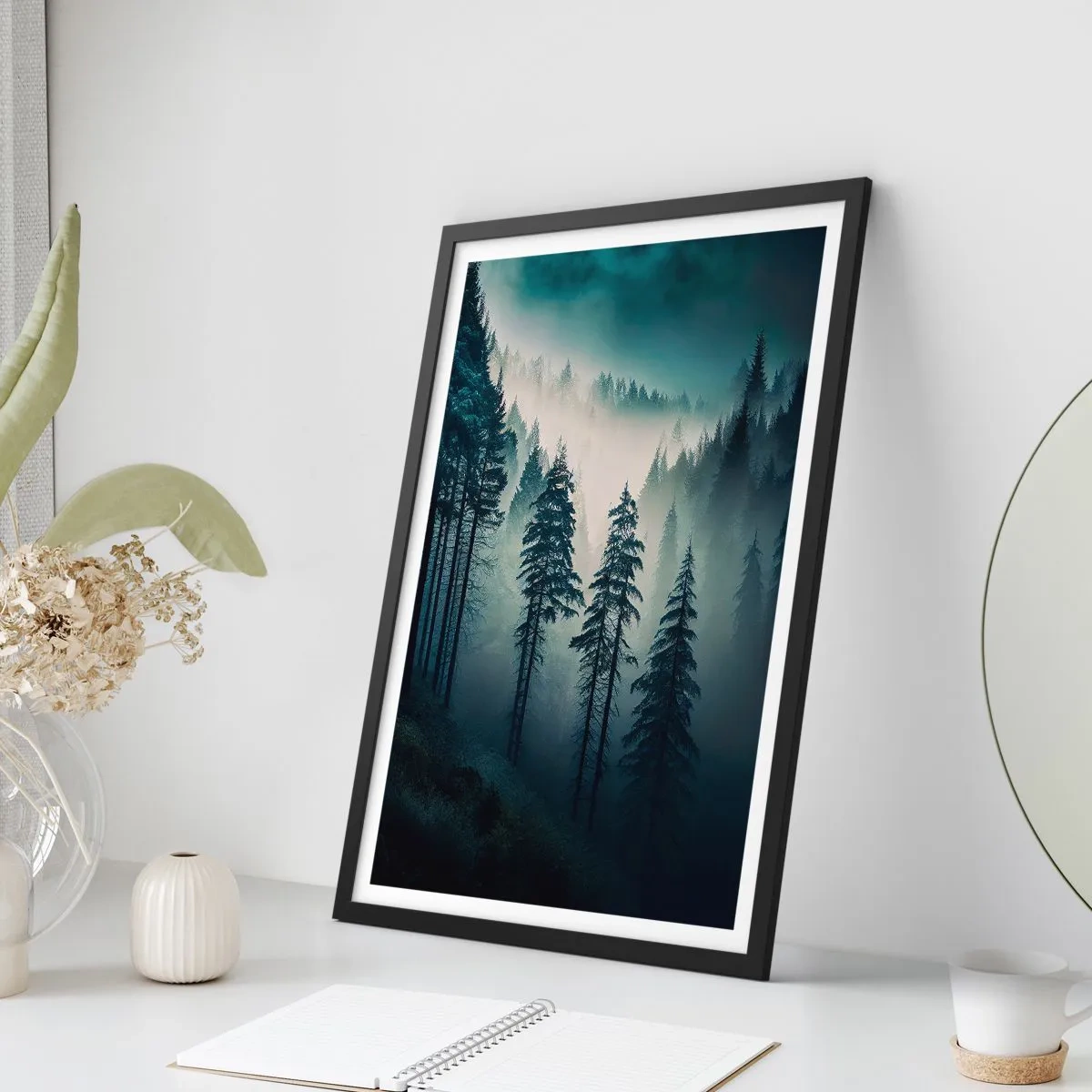 Pôster com moldura preta - Uma floresta escura envolta em neblina - 50x70cm - Manhã de montanha - Decoração de parede moderna para a sala de estar e quarto ARTTOR