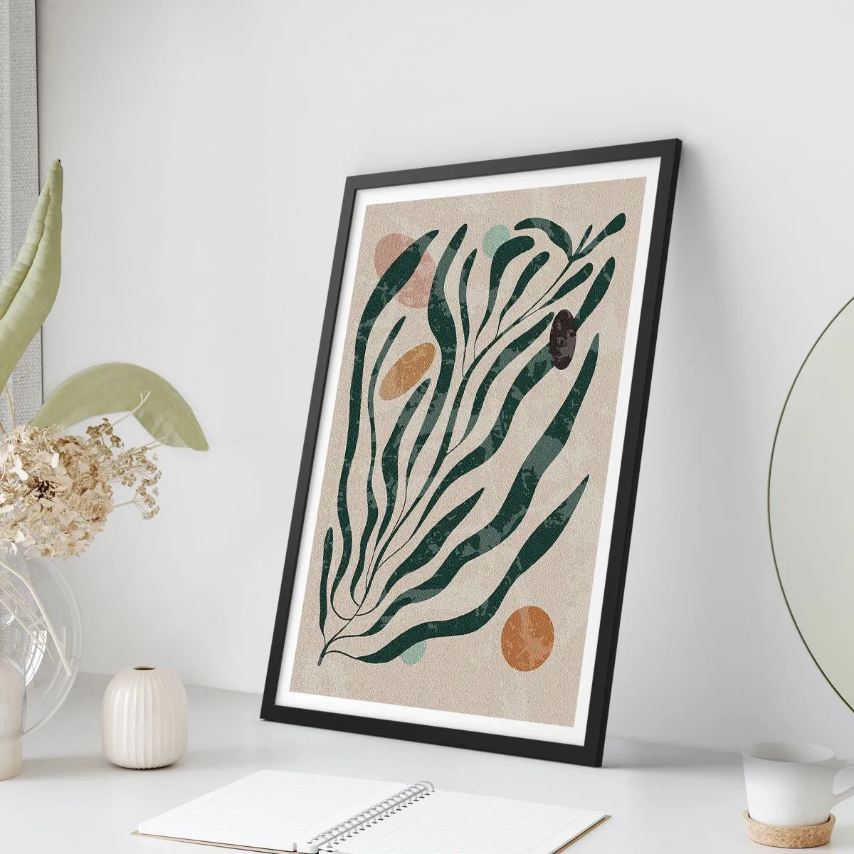 Pôster com moldura preta - Composição abstrata de plantas em verde e bege - 50x70cm - Entre a vegetação - Decoração de parede moderna para a sala de estar e quarto ARTTOR