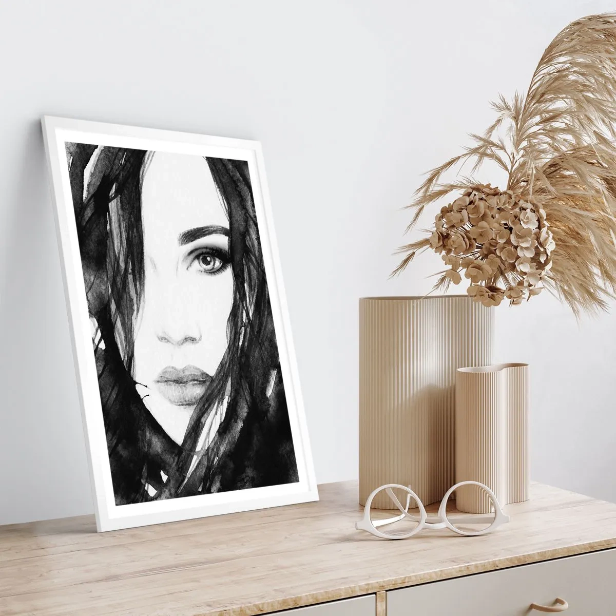 Pôster em moldura branca - Retrato de uma dama a preto e branco - 50x70 cm